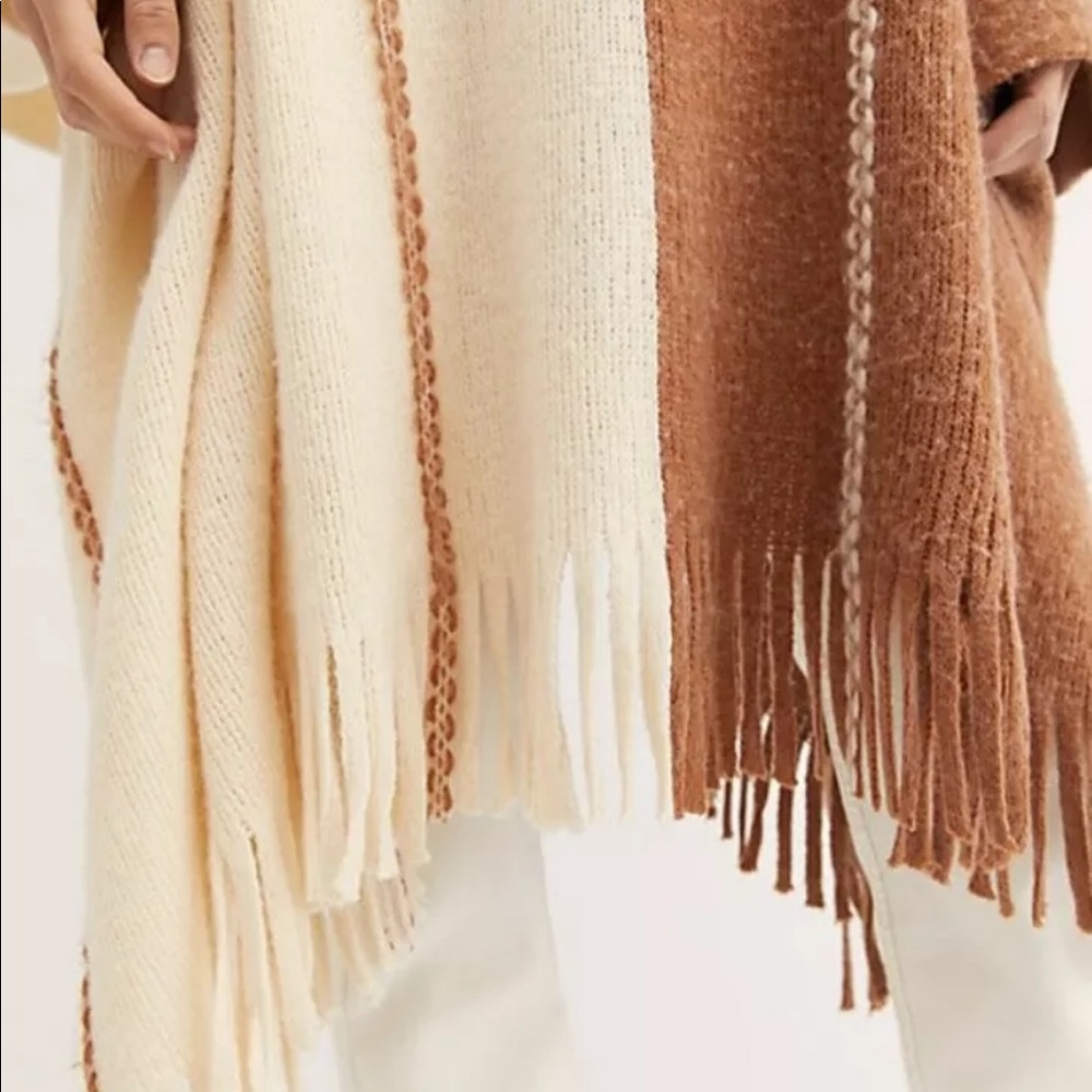 Free People Poncho Sweater Brown Ivory Fringe - Picture 4 of 4